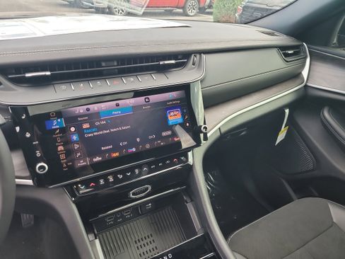 New 2026 Jeep Grand Cherokee L 2WD image 17