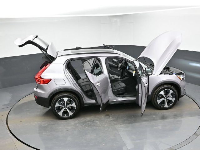 New 2026 Volvo XC40 B5 Plus w/ Protection Package Premier AWD/4WD image 40