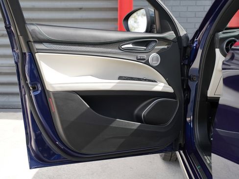 Used 2019 Alfa Romeo Stelvio Quadrifoglio w/ Nero Edizione image 9