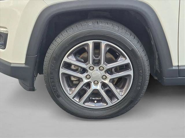 Used 2019 Jeep Compass Latitude FWD image 22
