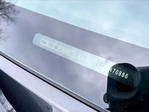 Used 2025 Land Rover Defender 110 S image 24