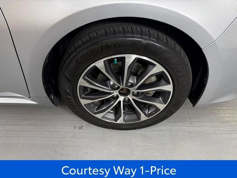 Used 2018 Toyota Avalon XLE w/ All Weather Liner Package FWD image 13