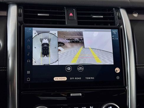 Used 2024 Land Rover Discovery Metropolitan Edition image 13