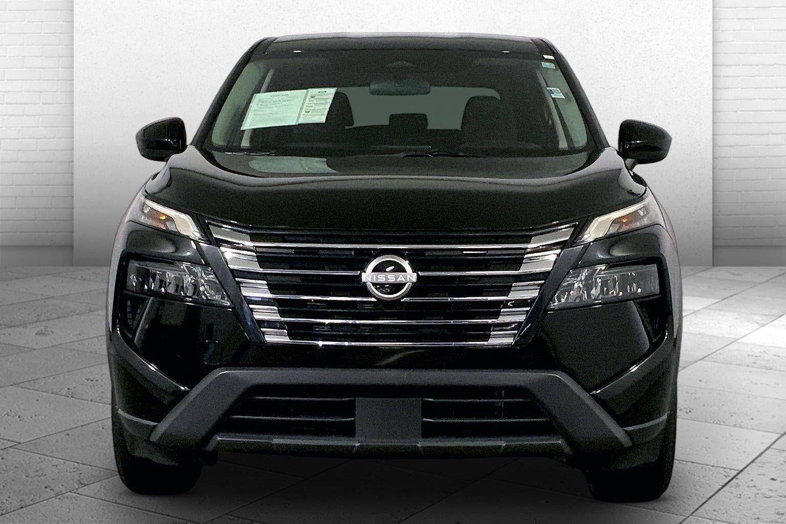 Used 2025 Nissan Rogue SV FWD image 2