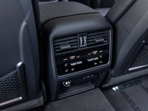 Certified 2025 Porsche Cayenne AWD/4WD image 45