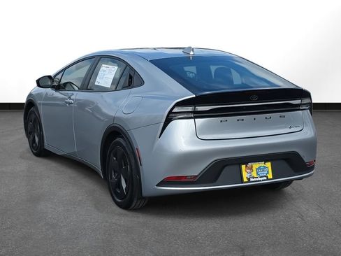 Used 2025 Toyota Prius Plug-In Hybrid image 8