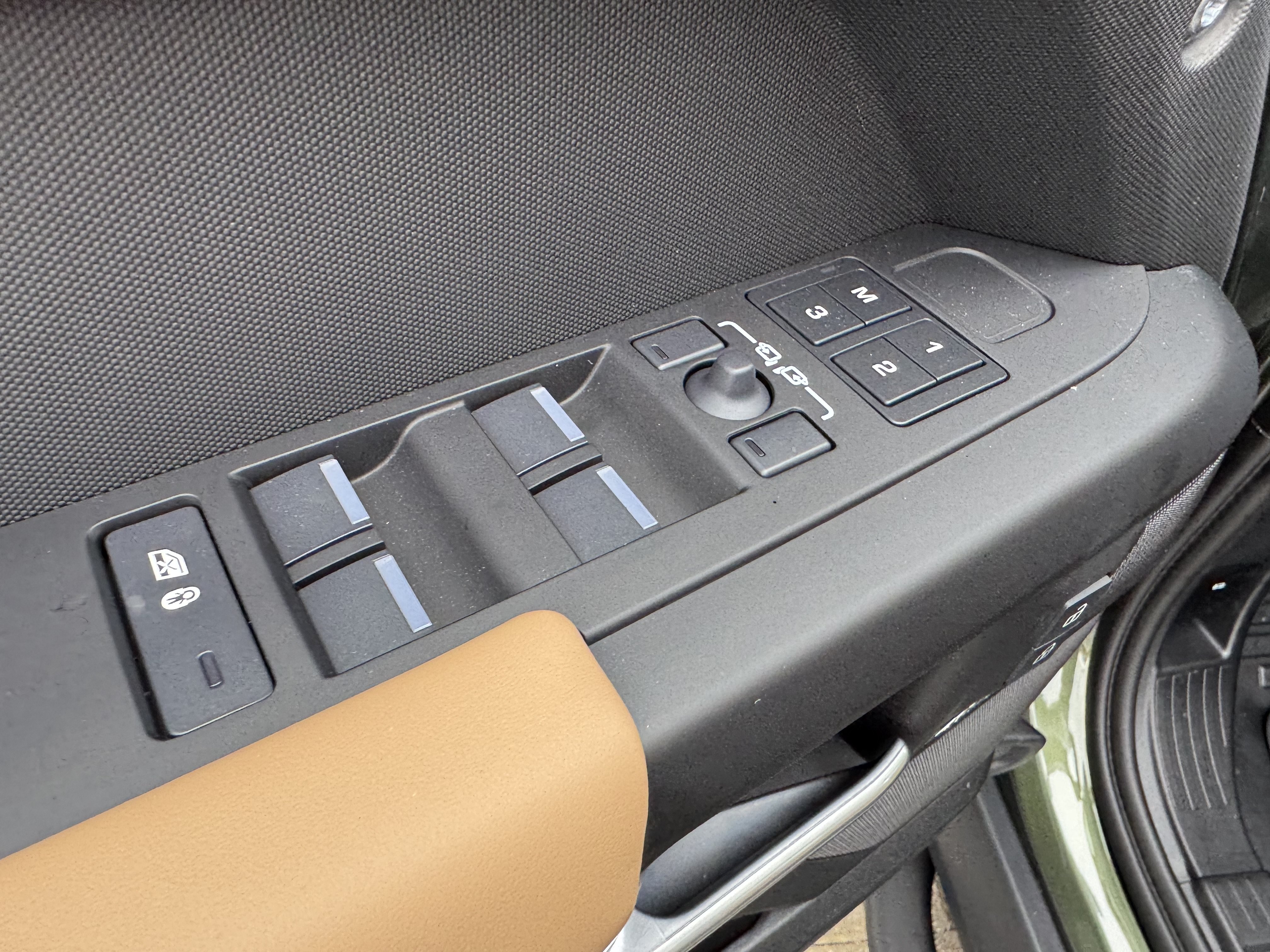 New 2026 Land Rover Defender 110 X-Dynamic SE AWD/4WD image 11