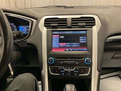 Used 2016 Ford Fusion SE image 24