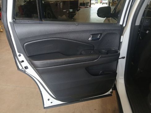Used 2020 Honda Pilot Touring image 34