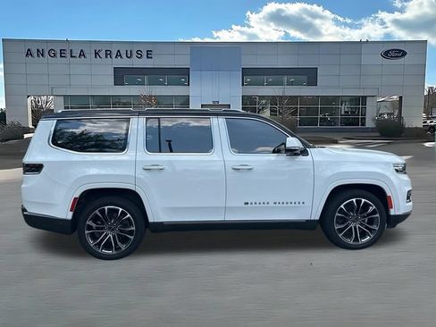 Used 2022 Jeep Grand Wagoneer Series III w/ Rear Seat Video Group 1 AWD/4WD image 10