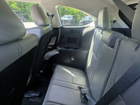 Used 2023 Toyota Highlander XLE AWD/4WD image 18