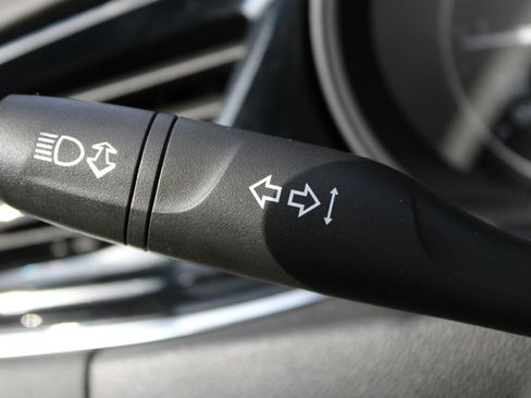 Used 2019 Buick Regal Essence w/ Driver Confidence Package I image 26