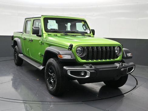 Used 2025 Jeep Gladiator Sport AWD/4WD image 7