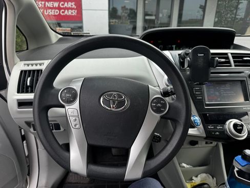 Used 2012 Toyota Prius V Three w/ Preferred Accessory Pkg FWD image 10