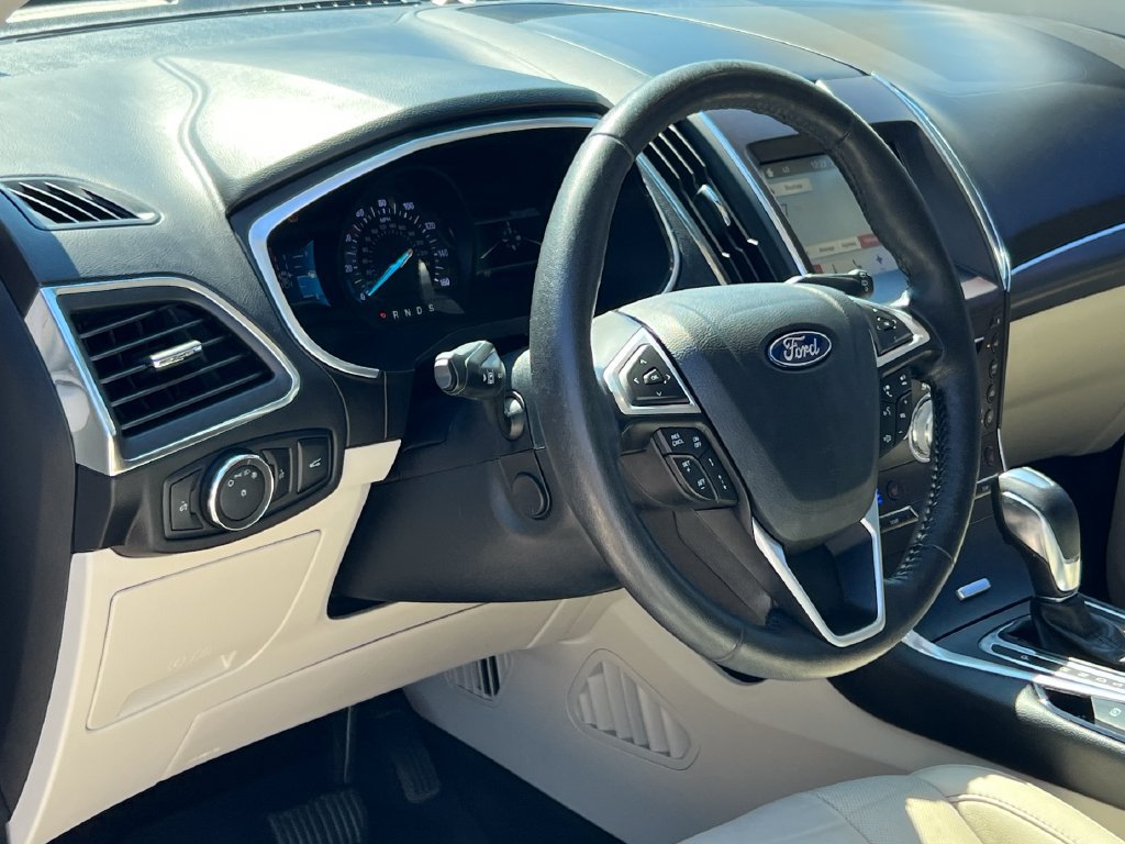 Used 2018 Ford Edge Titanium w/ Equipment Group 302A FWD image 5