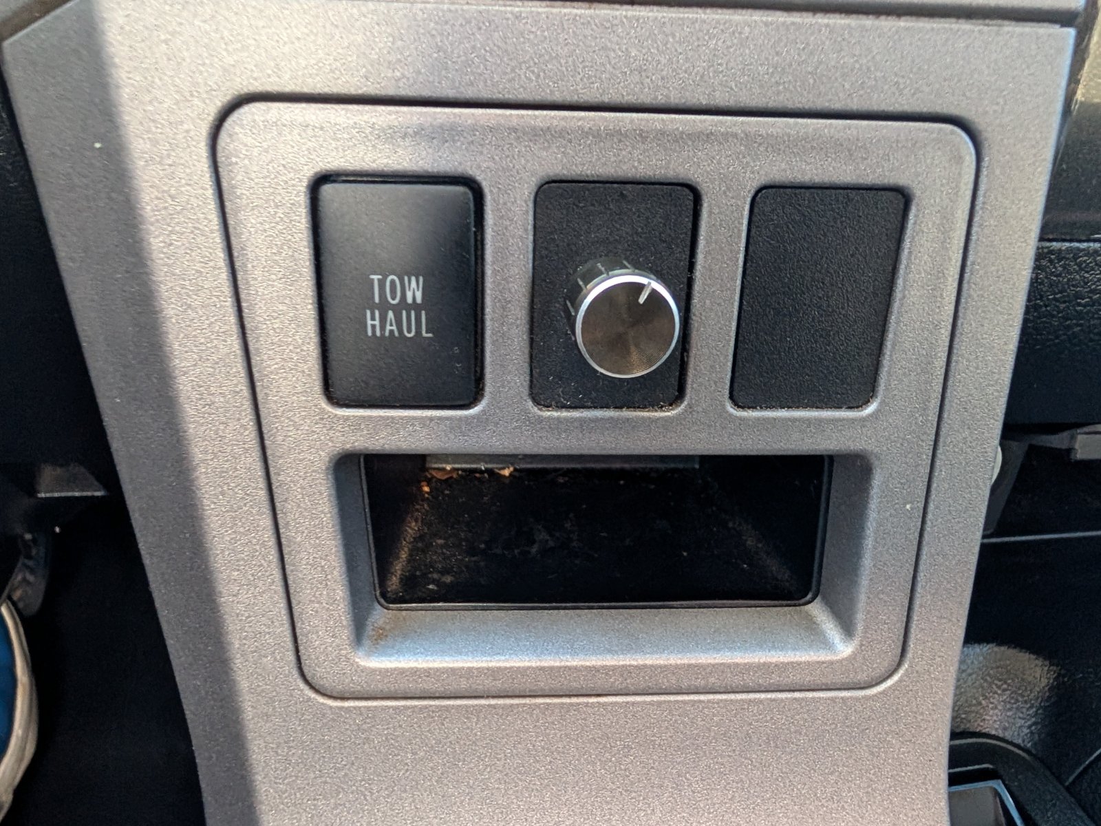 Used 2012 Toyota Tundra 4x4 CrewMax w/ Tow Pkg image 18