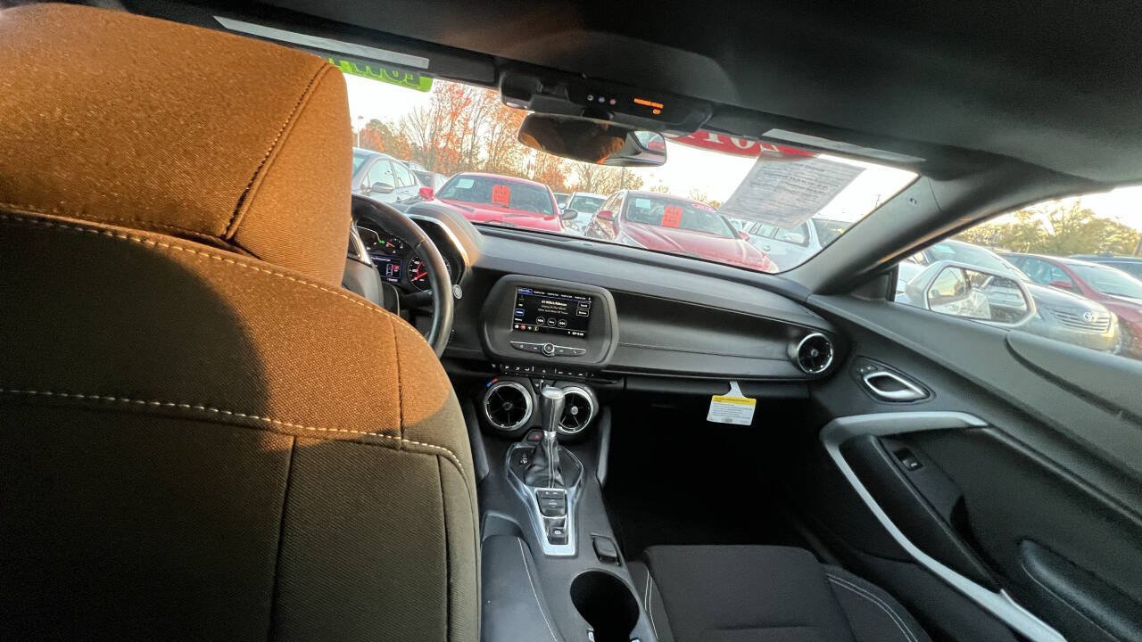 Used 2019 Chevrolet Camaro LT RWD image 8