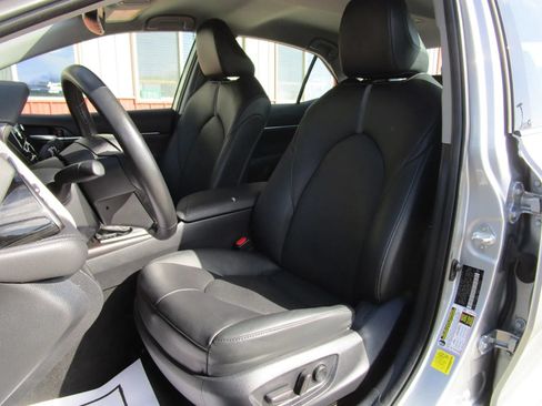 Used 2024 Toyota Camry XLE FWD image 11