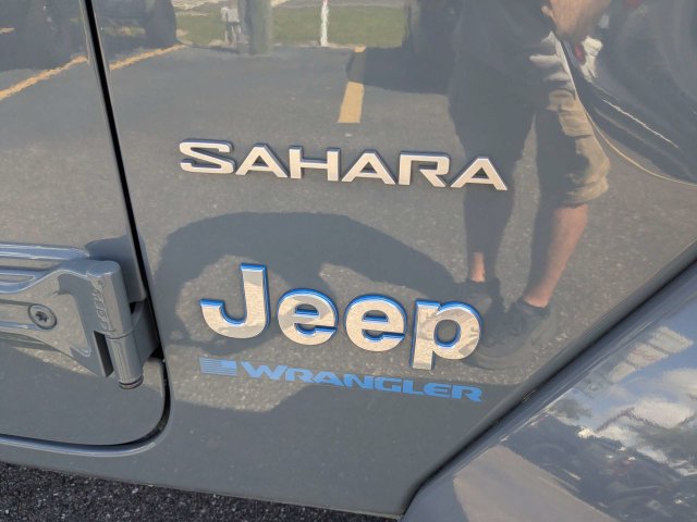 Used 2024 Jeep Wrangler Unlimited Sahara AWD/4WD image 12