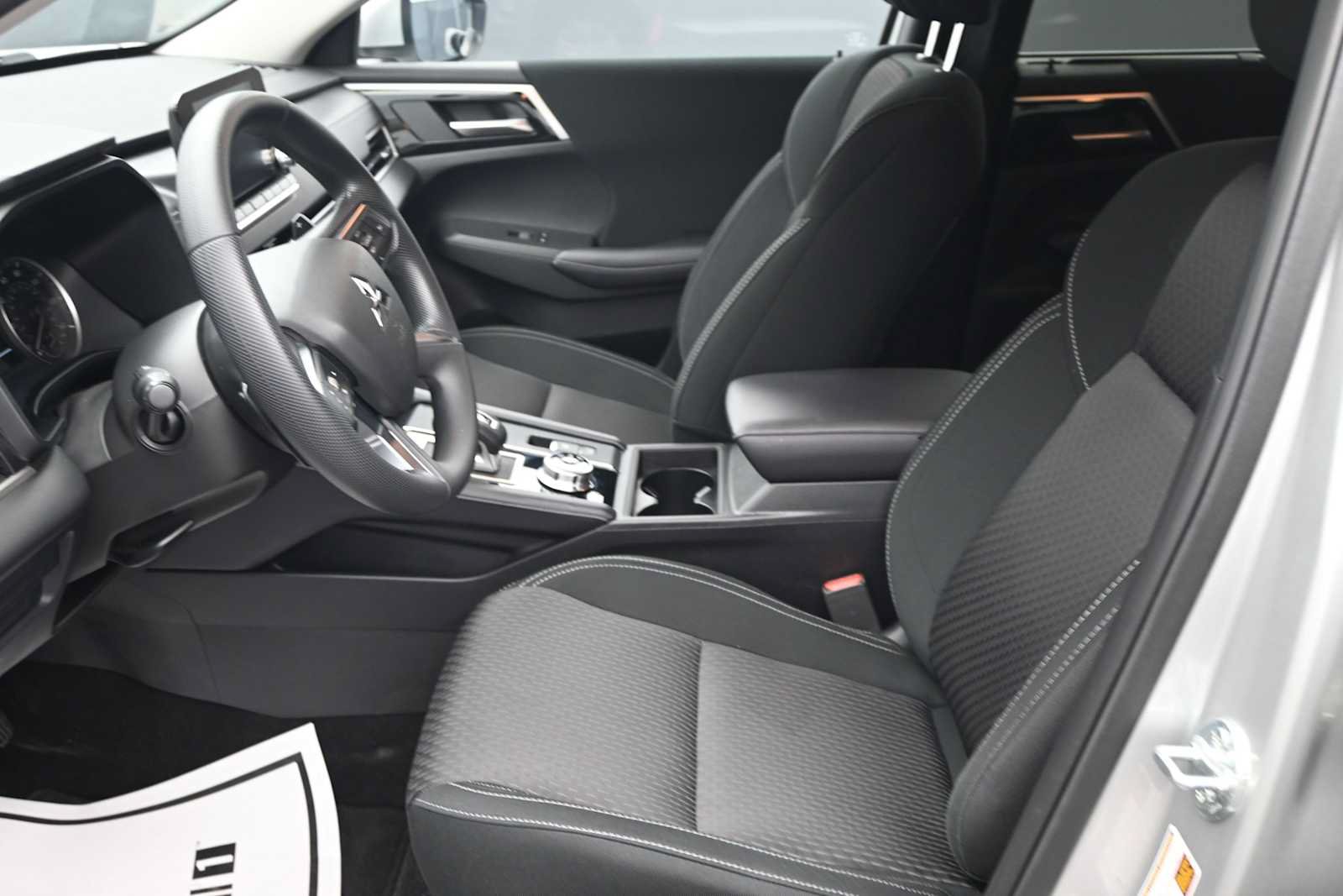 Used 2024 Mitsubishi Outlander ES AWD/4WD image 13