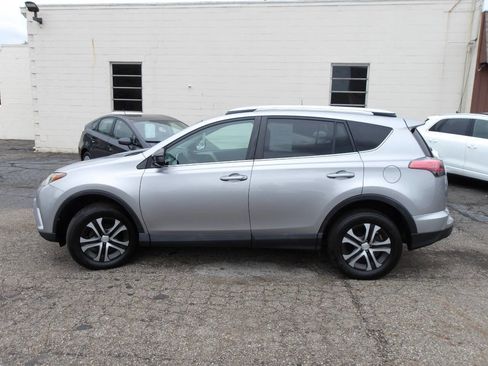 Used 2016 Toyota RAV4 LE AWD/4WD image 3