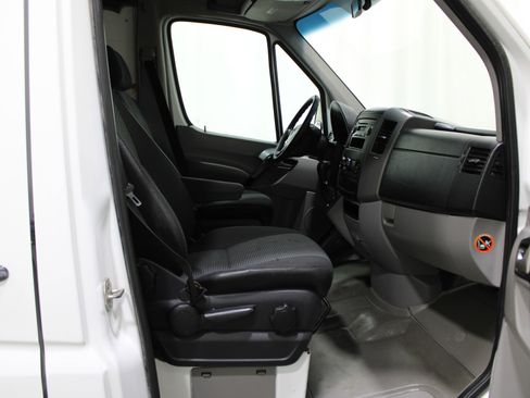 Used 2013 Mercedes-Benz Sprinter 2500 image 23
