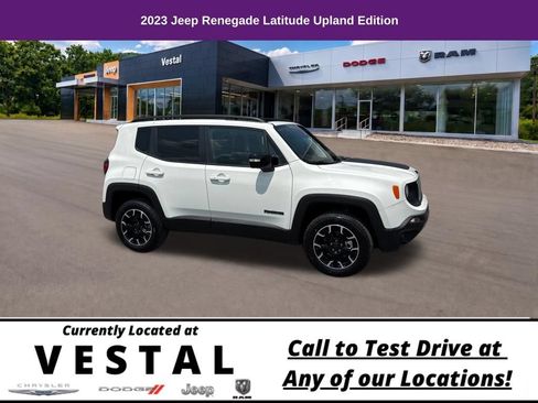 Used 2023 Jeep Renegade Latitude w/ Sun/Sound Group AWD/4WD image 4