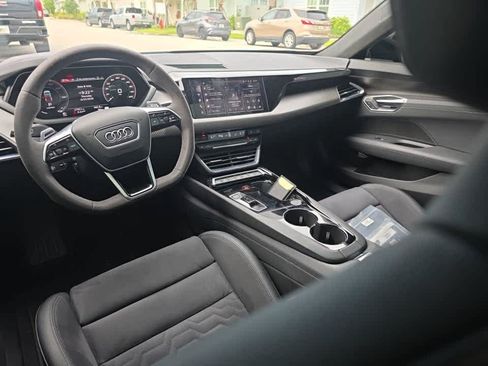 Used 2024 Audi e-tron GT Prestige AWD/4WD image 2