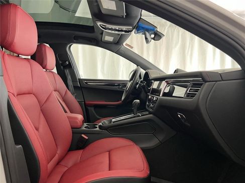New 2026 Porsche Macan image 16