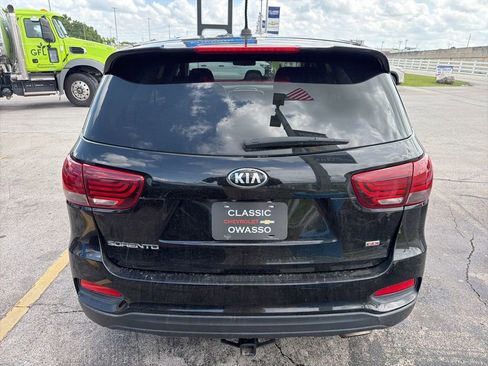 Used 2019 Kia Sorento FWD image 5