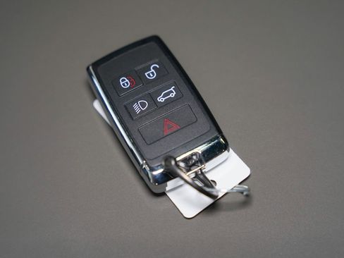 Used 2025 Land Rover Defender 110 X-Dynamic SE image 73