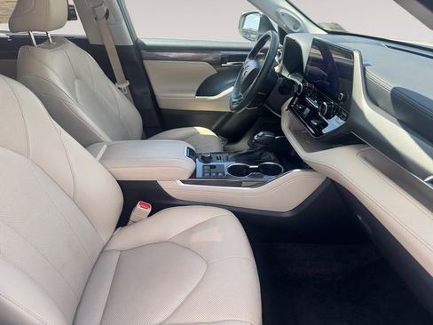 Used 2023 Toyota Highlander Limited AWD/4WD image 15