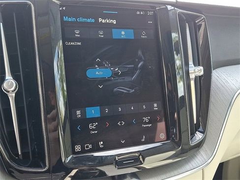 Used 2024 Volvo XC60 B5 Plus image 19