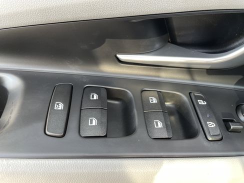 Used 2023 Hyundai Elantra Limited image 16