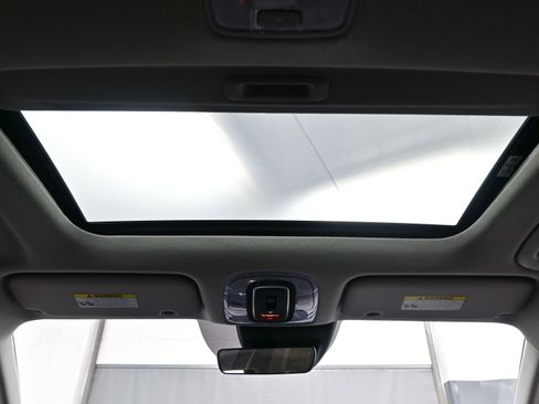 Certified 2025 Hyundai Elantra SEL image 17