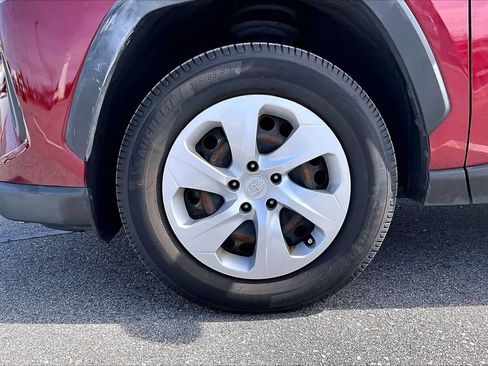 Used 2021 Toyota RAV4 LE image 31