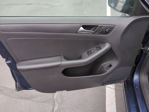 Used 2013 Volkswagen Jetta S image 10