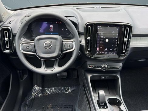 New 2026 Volvo XC40 B5 Core w/ Climate Package AWD/4WD image 27