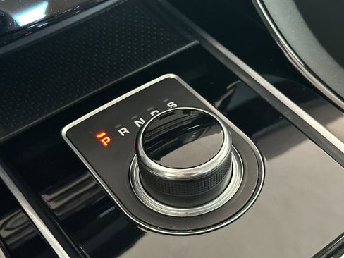 Used 2017 Jaguar XE Premium image 18