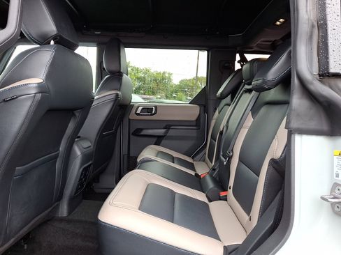 Used 2024 Ford Bronco Wildtrak image 10