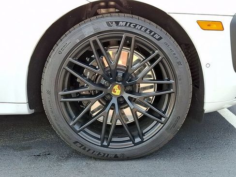 Certified 2025 Porsche Macan GTS AWD/4WD image 12