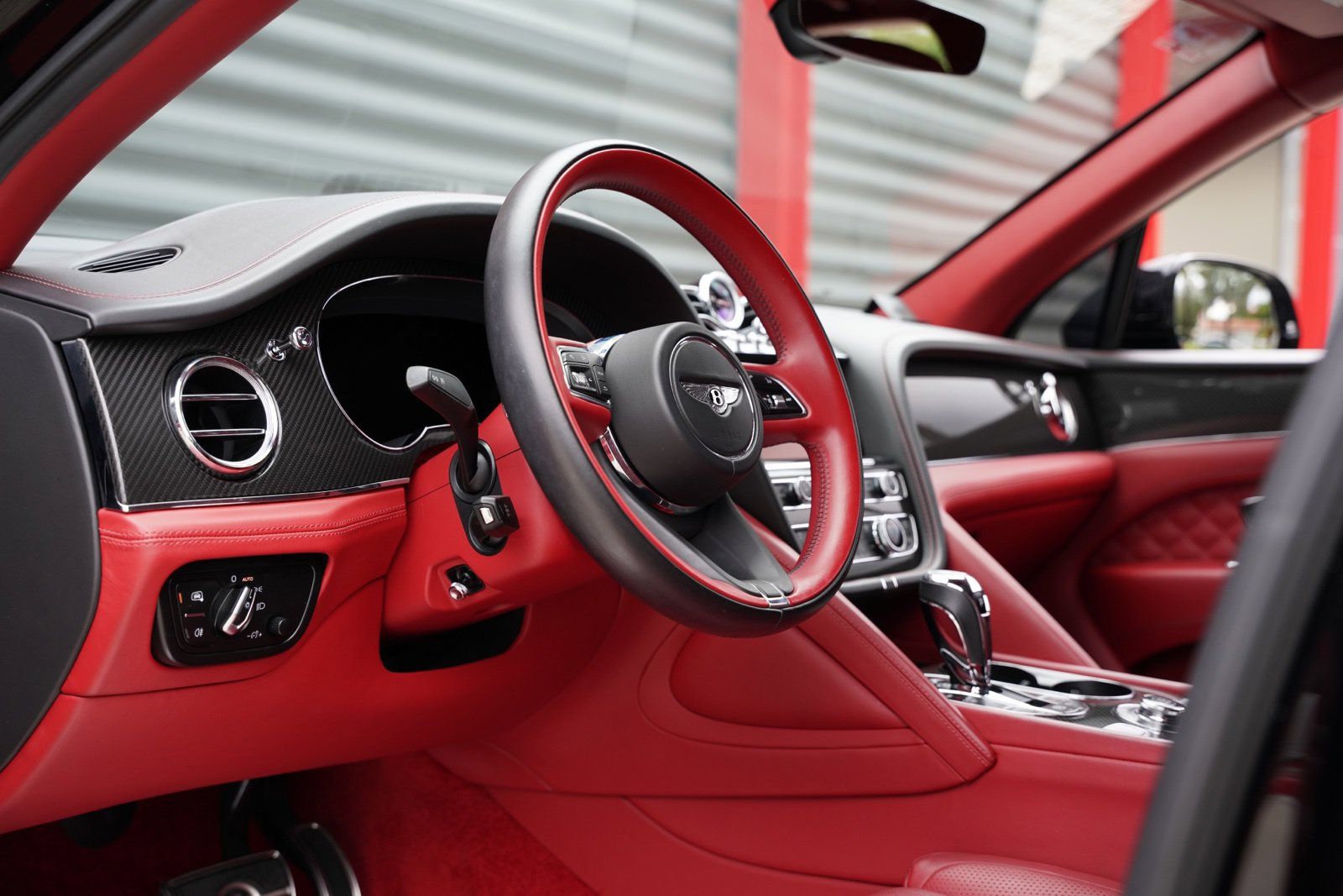 Used 2021 Bentley Bentayga AWD/4WD image 18