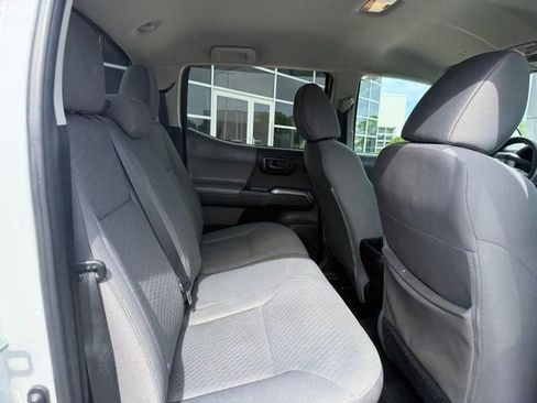 Used 2022 Toyota Tacoma SR5 AWD/4WD image 12