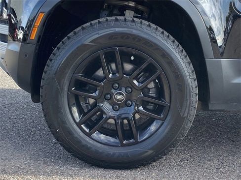 Used 2024 Land Rover Defender 110 S image 32