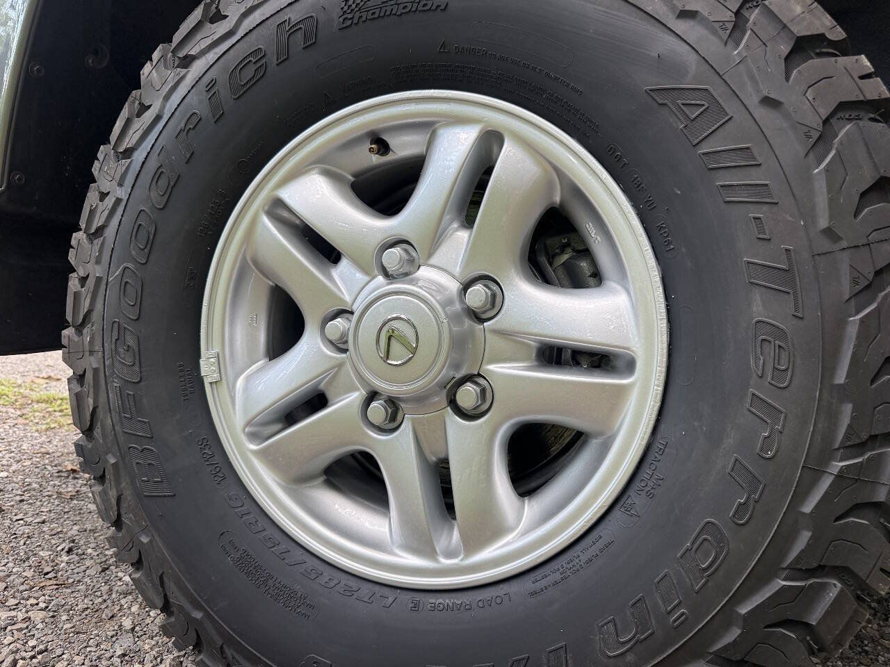 Used 2002 Lexus LX 470 4WD image 16
