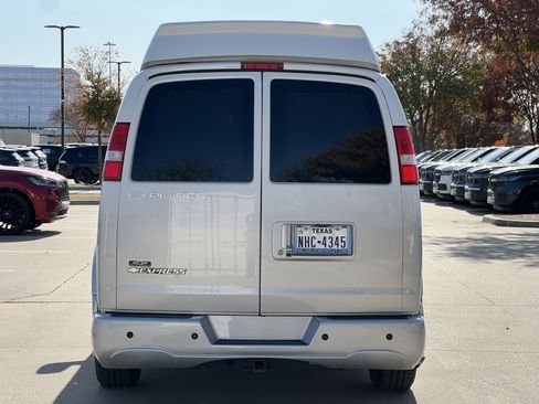 Used 2019 Chevrolet Express 2500 w/ Enhanced Convenience Package image 8