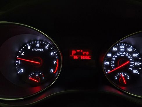 Used 2015 Kia Sedona LX w/ LX Convenience Package image 23