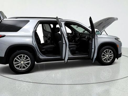 Used 2023 Chevrolet Traverse LT FWD image 13