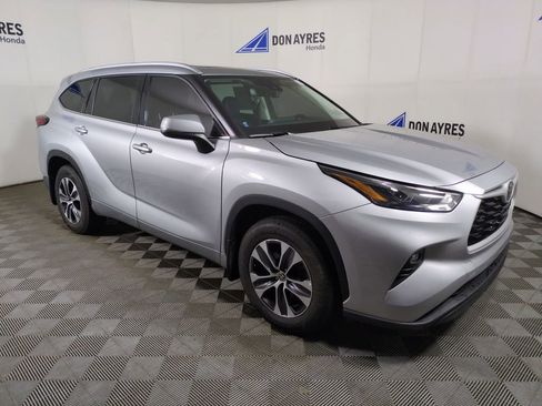 Used 2022 Toyota Highlander XLE image 10