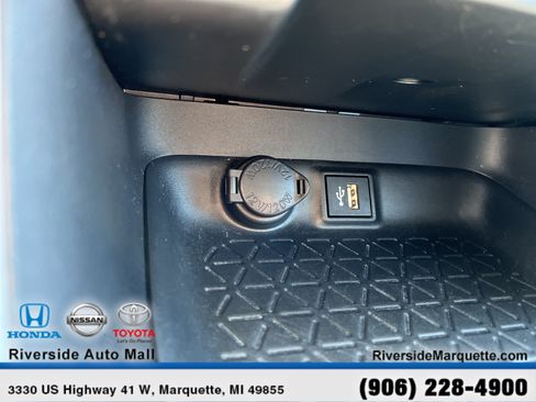 Used 2025 Toyota RAV4 XLE AWD/4WD image 18
